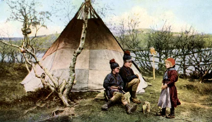 Emberek hagyományos sátorral, Lappföld, Svédország, c1923