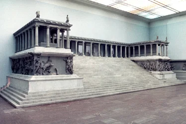Pergamon-oltár, Kr.e. 2. század