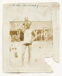 Fénykép Cpl. Lawrence Leslie McVey fiával, Lawrence McVey Jr.-vel, 1925.