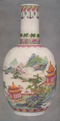 Porcelán palack Ku Yueh Hsuan stílusban. Chien hosszú időszak, 1736-1796, 1928