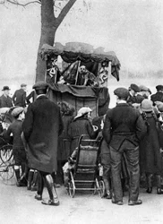 Punch and Judy show Putney-ben, Londonban, 1926-1927