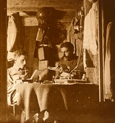 Olvasás a lövészárokban, c1914-c1918
