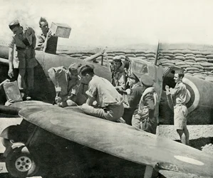 Spitfire vadászgépek tankolása és újraélesítése, Málta, II. világháború, 1942 1944.