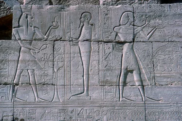 Dombormű II. Ramszesz Ptah előtt, a Ramszeum, II. Ramszesz temploma, Luxor, Egyiptom, ie 1250 körül