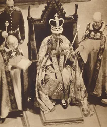 Köntösben és koronázva, 1937. május 12