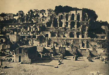 Roma - Caligula házának romjai a Vesta Szűzek Háza fölé tornyosulnak, 1910