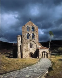 Román stílusú templom, San Salvador de Cantamuda
