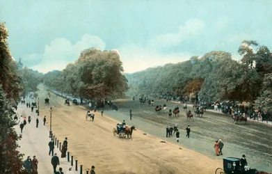 Rotten Row, Hyde Park, London, 1910.
