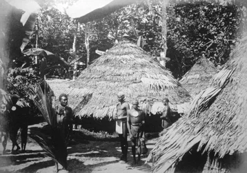Bennszülöttek kerek házai Timotuban, Santa Cruzban, 1892