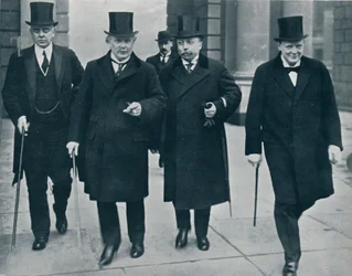 Orosz pénzügyminiszter Angliában: M. Bark úton az alsóházba, 1914