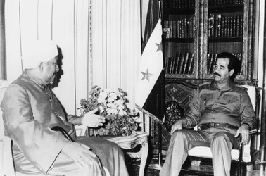 Szaddám Huszein egy találkozón, Irak, 1986