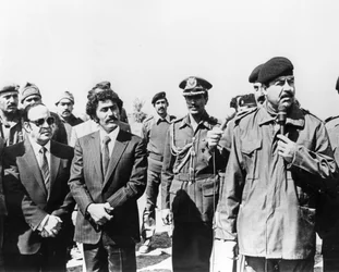 Szaddám Husszein beszédet mond, Irak, 1986