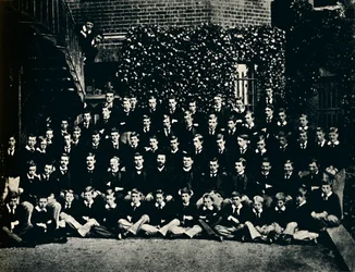 Iskolaház, Harrow, 1887, 1945.