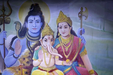 Shree Ram Mandir, Leicester. Shiva, parvati és fiuk Ganesh. Egyesült Királyság