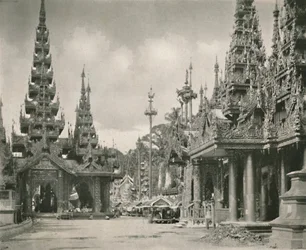 Nagy Harang szentély a Shwedagon pagodában, Yangon, 1900.