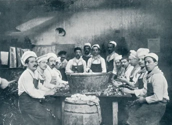 Néhány szakács levest készít a Messagerie Van Gandban, 1914
