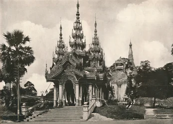 A Shwedagon pagoda déli bejárata, Yangon, 1900.