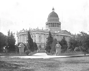 State Capitol, Sacramento, California, USA, 1900 körül.