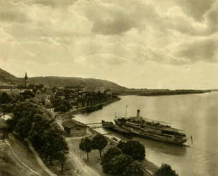 Gőzhajó a Dunán Hainburgban, Alsó-Ausztriában, 1935.