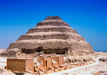 Dzsoser Zozer király lépcsős piramisa, Szakkara, Egyiptom, 3. dinasztia, ie 2613 körül