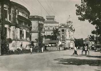 Strand Road, Rangoon. - Posta, Imperial Bank of India. Vámház a távolban, 1900.