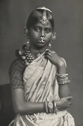 Tamulin ékszerekkel, 1926