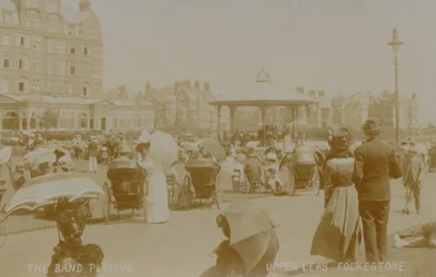 A zenekar játszik – Upper Leas, Folkestone, 19. század vége – 20. század eleje