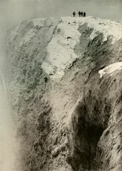 Az Erebus krátere, 900 láb mély és fél mérföld széles, 1908, 1909.