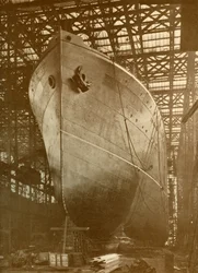 A Cunard Aurania 14 000 tonna a Newcastle-On-Tyne-i készleteken, 1930.