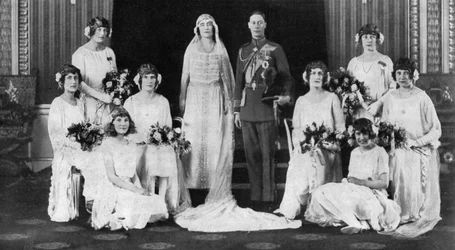 York hercege és hercegnője nyolc koszorúslányával körülvéve, 1923