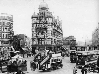 Az elefánt és a kastély, London, 1926-1927