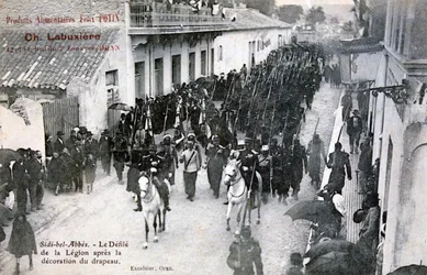 A Francia Idegenlégió felvonulása Sidi Bel Abbes utcáin, Algéria, 1906