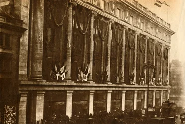 A Selfridges nyitása, 1909, 1933.