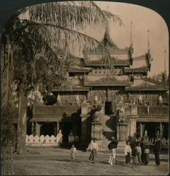 A Queens Golden Monastery, a keleti építészet gyöngyszeme, Mandalay, Burma, 1907