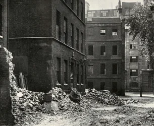 A Fetter Lane átjáró helye és a lebontásra váró elhagyott házak, 1934.