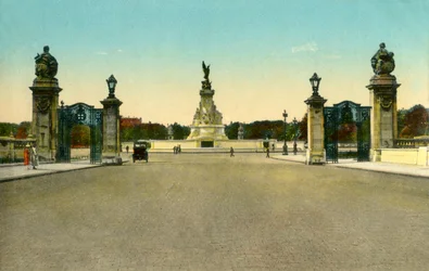 A Victoria Memorial, Buckingham-palota, London, 1910.