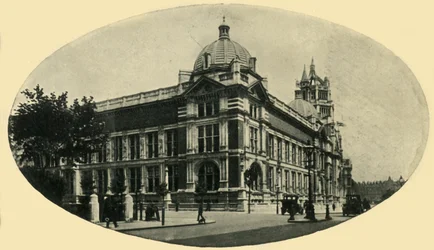 A Victoria and Albert Museum, London, 1914.