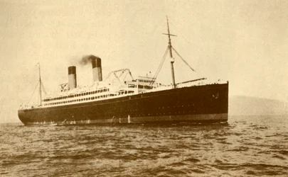 A White Star Liner Doric 16 484 tonna,.