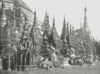 A Grand Pagoda alapja, Rangoon, Burma, 1895.