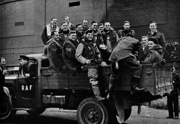 Szívük magas, 1941