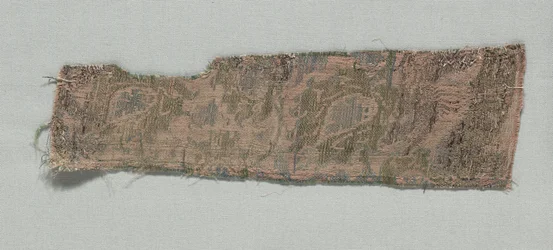 Három olasz gótikus selyemtöredék, 1350-1399.