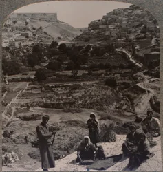 Cséplés a tetőn, kilátással a Kedron völgyére, 1900