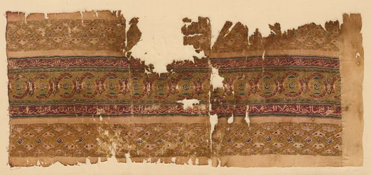 Tiraz gilosszalagokkal, 1100-as évek.