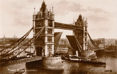 Tower Bridge, London, 1910