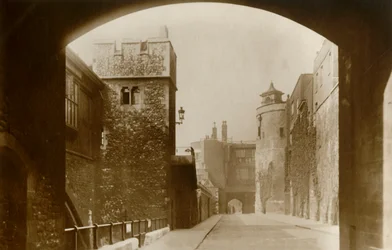 Londoni Tower. Szent Tamás és a harangtorony, c1910.