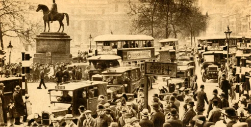Forgalom a Trafalgar Square-en, London, 1933.