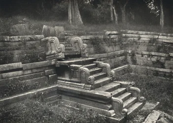 Lépcső egy tégla fürdőtóban, Anuradhapura, 1926