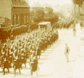 Csapatok felvonulása, Alveringem, Flandria, Belgium, c1914-c1918