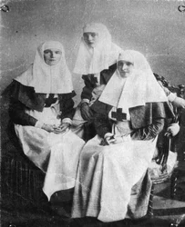 Alexandra cárnő és Olga és Tatiana orosz nagyhercegnők, 1914