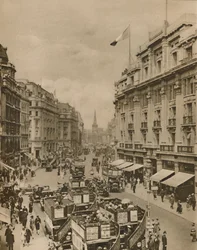 A Regent Street felső része, A londoni vásárlók paradicsoma, 1935.